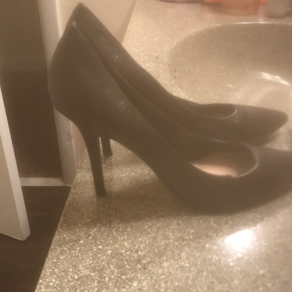 Platform Guess Heels - Picture 4 of 4